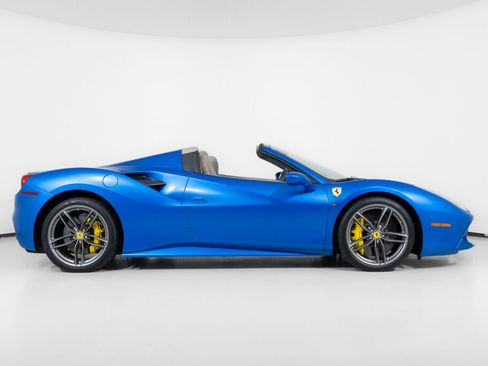 Used 2018 Ferrari 488 Spider image 10