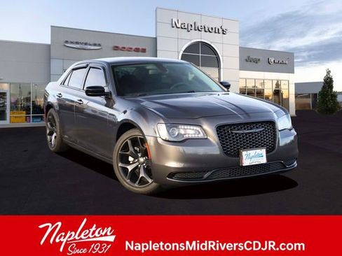 Used 2022 Chrysler 300 Touring w/ Sport Appearance Package image 1