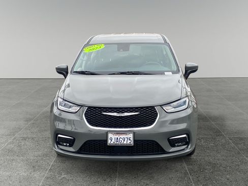 Used 2023 Chrysler Pacifica Touring-L FWD image 8