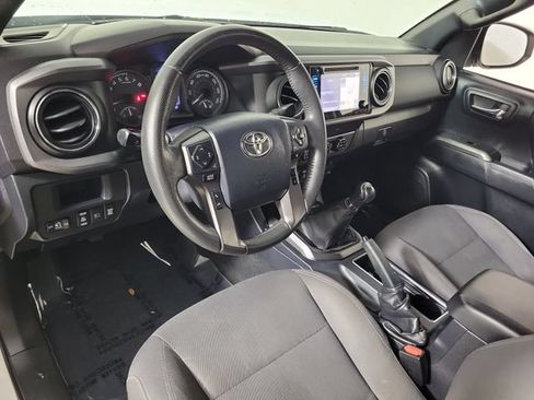 Used 2019 Toyota Tacoma TRD Off-Road AWD/4WD image 18