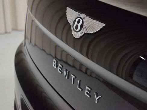 Used 2023 Bentley Flying Spur V8 image 15