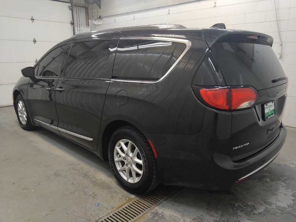 Used 2020 Chrysler Pacifica Touring-L FWD image 3