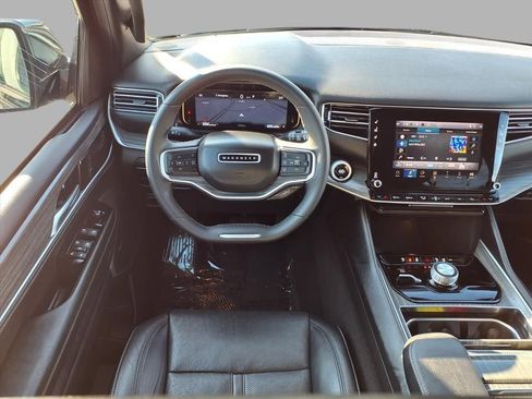 Used 2024 Jeep Wagoneer L Series II w/ Flexible Seating Group image 4