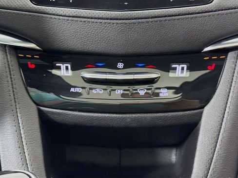 Used 2025 Cadillac XT6 Luxury FWD image 17