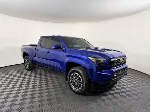 Used 2024 Toyota Tacoma TRD Sport AWD/4WD image 6