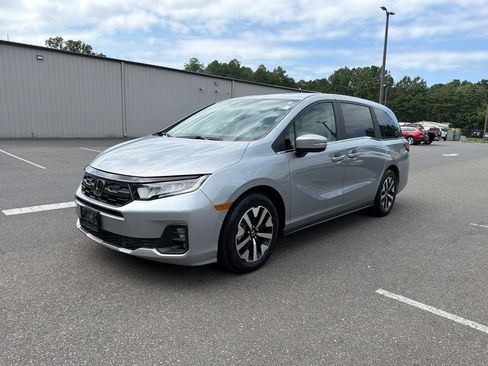 Certified 2026 Honda Odyssey EX-L image 2