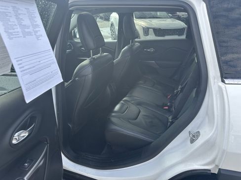 Used 2019 Jeep Cherokee Limited image 10