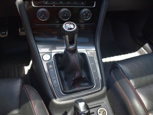 Used 2017 Volkswagen GTI SE FWD image 34