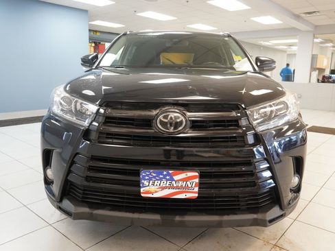 Used 2017 Toyota Highlander SE image 17