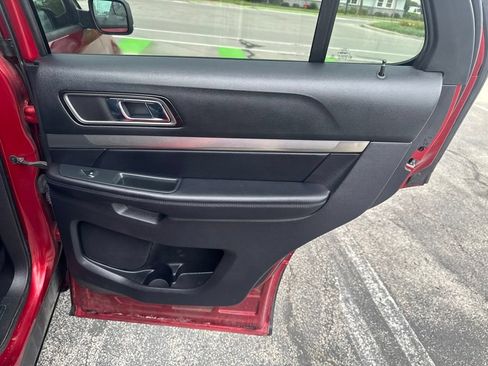Used 2018 Ford Explorer XLT w/ Equipment Group 202A AWD/4WD image 38