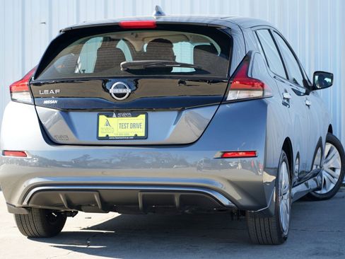 Used 2025 Nissan Leaf S image 4