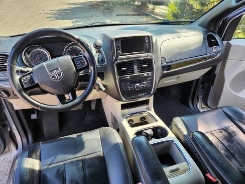 Used 2015 Dodge Grand Caravan SXT FWD image 11