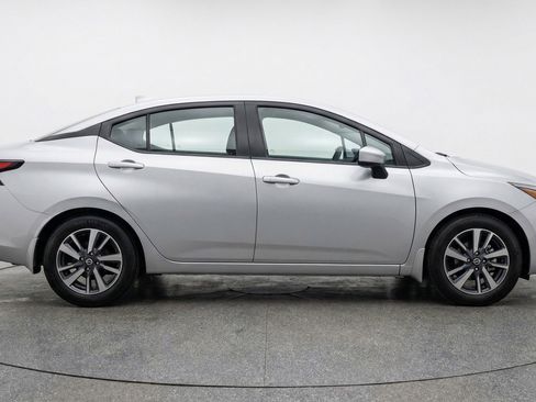 Used 2025 Nissan Versa SV image 11