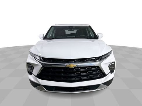 Used 2025 Chevrolet Blazer LT FWD image 3