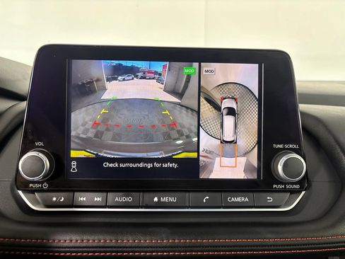 Used 2025 Nissan Rogue SV AWD/4WD image 16