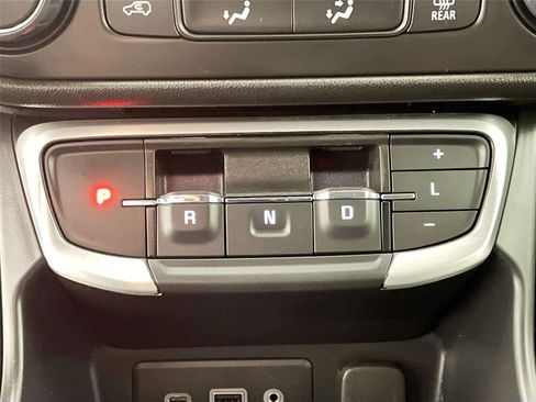 Used 2024 GMC Terrain SLE AWD/4WD image 15