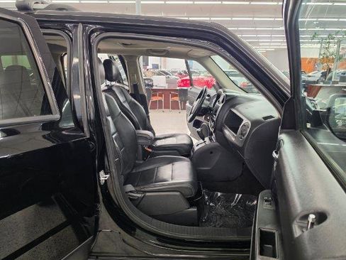 Used 2016 Jeep Patriot High Altitude FWD image 33