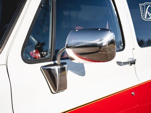 Used 1991 Chevrolet Suburban 2WD image 36