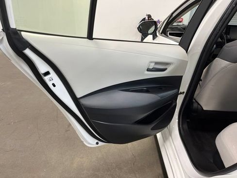 Used 2022 Toyota Corolla LE FWD image 19
