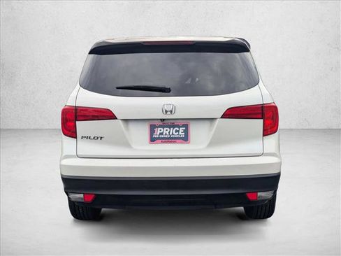 Certified 2017 Honda Pilot LX image 7