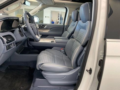 Certified 2022 Lincoln Navigator Black Label image 17