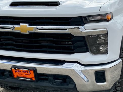 Used 2024 Chevrolet Silverado 2500 LT AWD/4WD image 14
