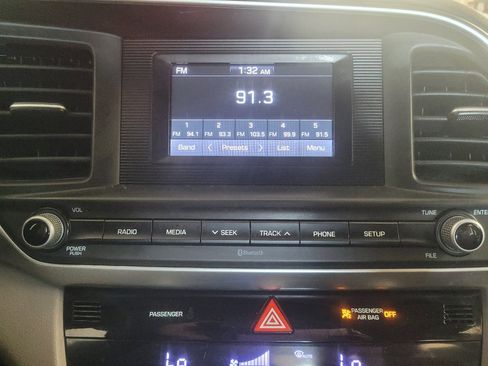 Used 2020 Hyundai Elantra SE w/ Cargo Package (C1) FWD image 25