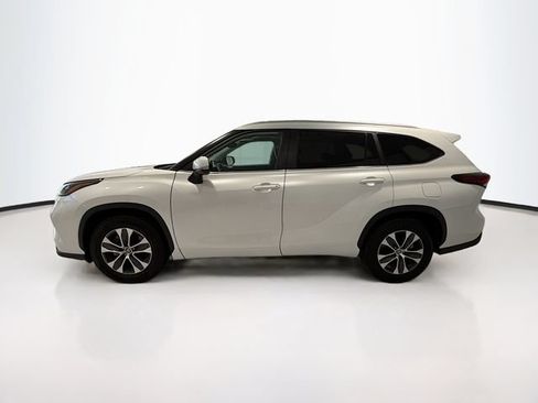 Certified 2025 Toyota Highlander XLE FWD image 4