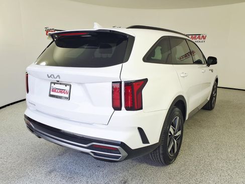 Used 2023 Kia Sorento S w/ Panoramic Sunroof Package image 7