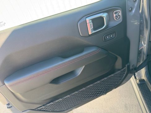 Used 2021 Jeep Wrangler Unlimited Rubicon image 36