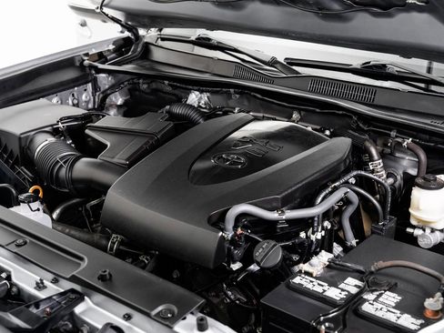 Used 2021 Toyota Tacoma Limited image 26