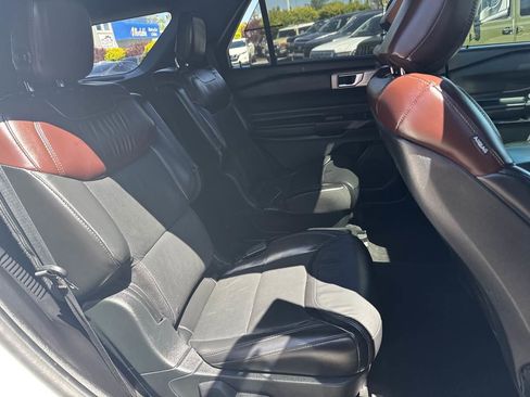 Used 2020 Ford Explorer Platinum w/ Premium Technology Package AWD/4WD image 25