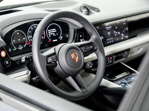 New 2026 Porsche Cayenne Coupe AWD/4WD image 9