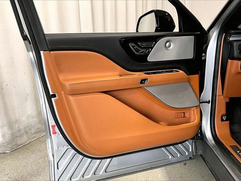 Used 2023 Lincoln Aviator Black Label image 21