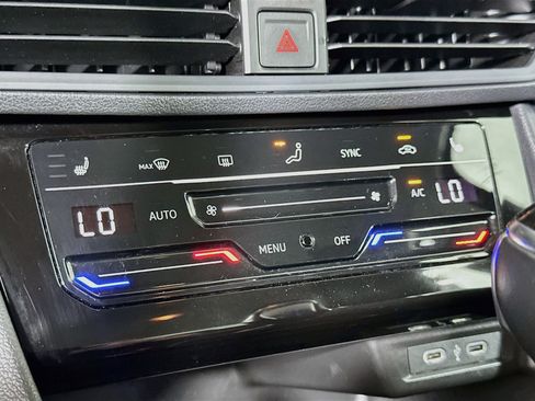 Used 2025 Volkswagen Jetta SE FWD image 22