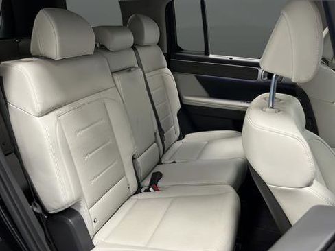 Used 2025 Hyundai Santa Fe Limited AWD/4WD image 25