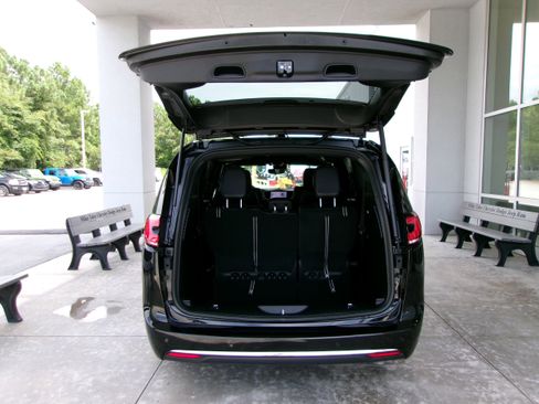 New 2026 Chrysler Pacifica Select image 22