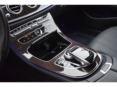 Used 2019 Mercedes-Benz E 300 4MATIC image 35