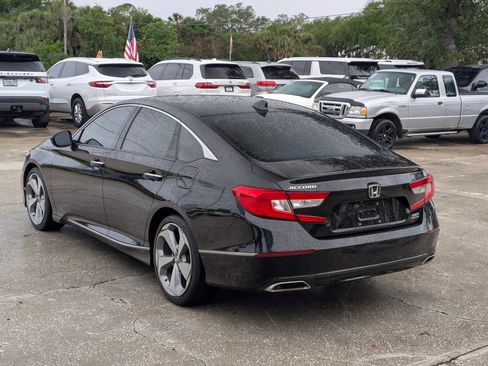 Used 2018 Honda Accord Touring image 2