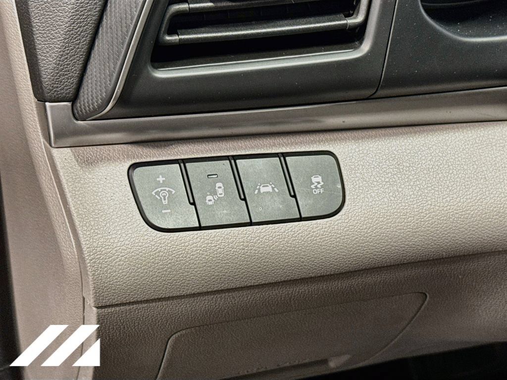 Used 2020 Hyundai Elantra Value Edition FWD image 10