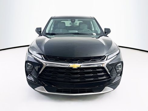 Used 2023 Chevrolet Blazer LT image 2