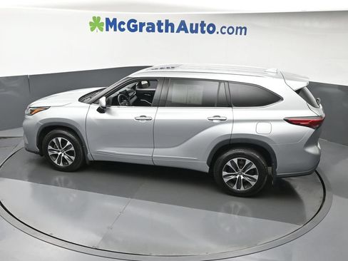 Used 2021 Toyota Highlander XLE AWD/4WD image 30