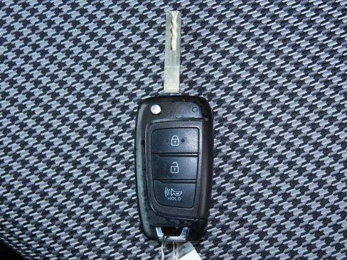 Used 2023 Hyundai Kona SE image 33