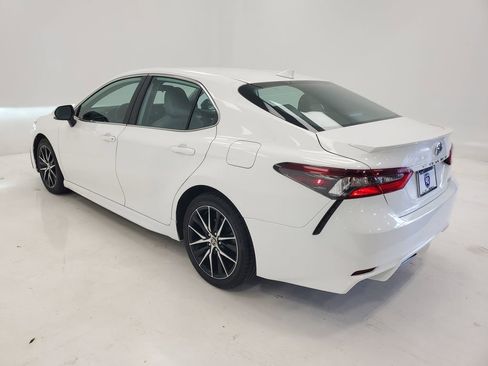 Used 2023 Toyota Camry SE FWD image 5