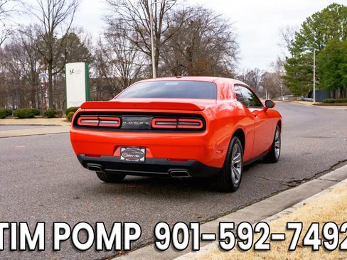 Used 2019 Dodge Challenger SXT image 6