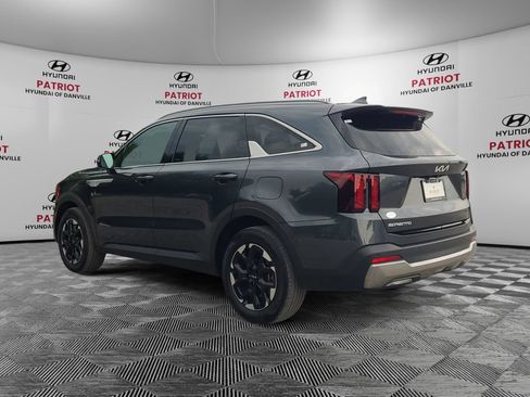 Used 2025 Kia Sorento S FWD image 5