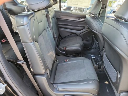 New 2025 Jeep Grand Cherokee L Altitude image 16