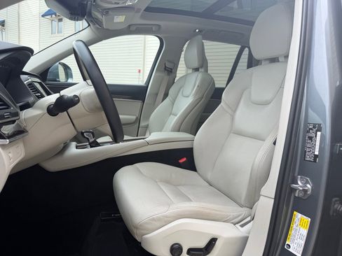 Used 2018 Volvo XC90 T6 Momentum w/ Convenience Package AWD/4WD image 16