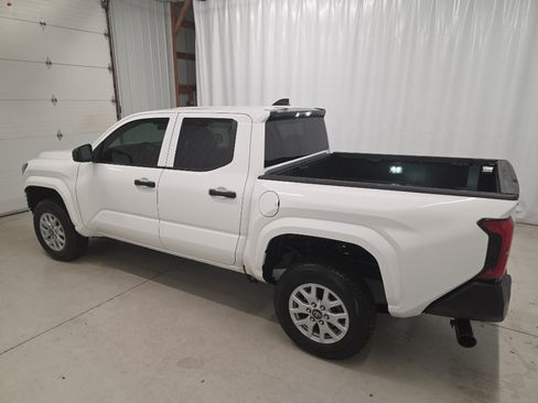 Used 2025 Toyota Tacoma SR AWD/4WD image 18