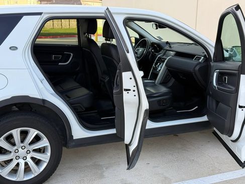 Used 2018 Land Rover Discovery Sport SE AWD/4WD image 17